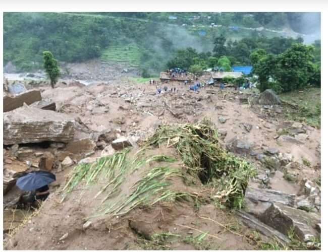 ताप्लेजुङमा पहिरोमा पुरिएर एकै परिवारका चार जनाको मृत्यु, २ घाइते