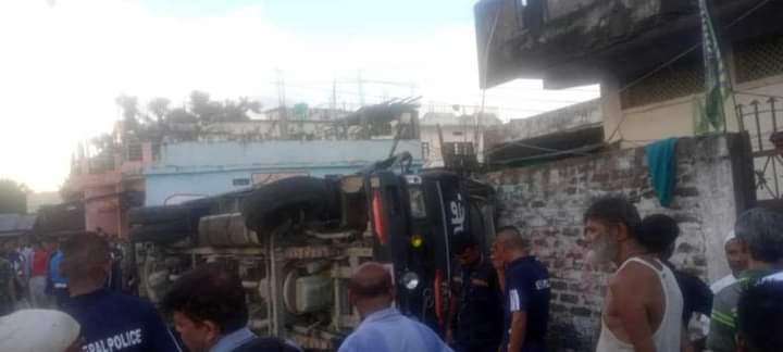 विराटनगमा  प्रहरीको गाडी दुर्घटना  ३०  प्रहरी घाइते