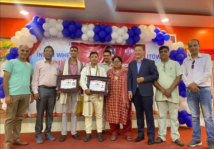 डि कौडिन्य स्मृति पत्रकारिता पुरस्कार रेग्मी र लामा लाई प्रदान  