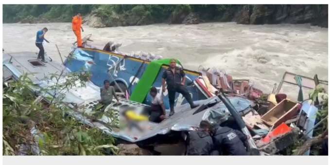 तनहुँमा भारतीय तीर्थयात्री बोकेको बस दुर्घटना, १४ जनाको मृत्यु