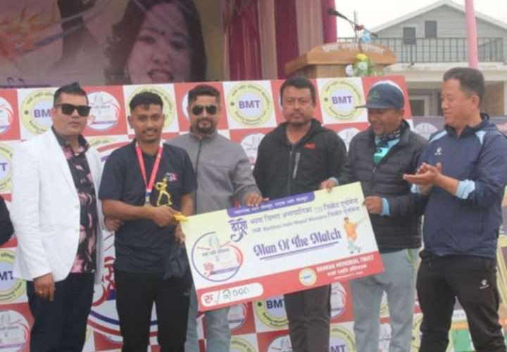 बर्खा स्मृति अन्तरपालिका क्रीकेट : बिर्तामोड र भद्रपुर सेमिफाइनलमा