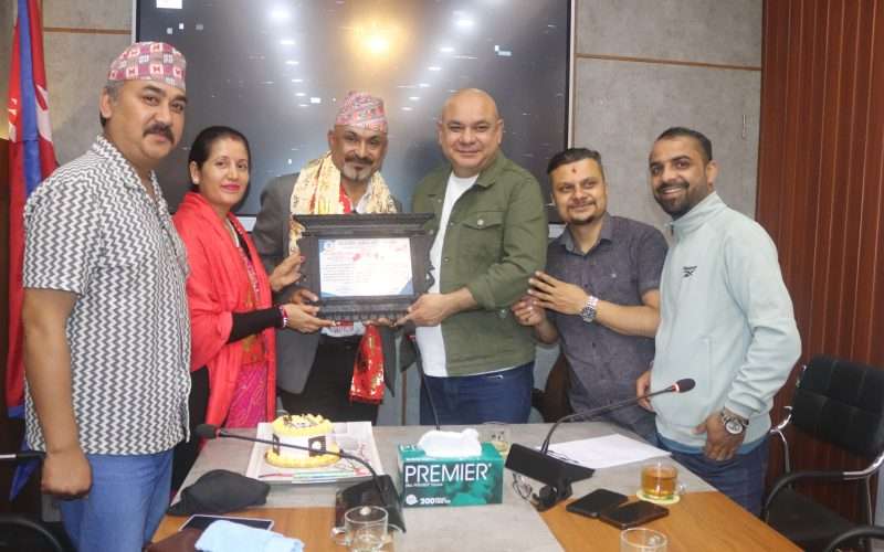 व्यवसायी राहत कोष’ मा रकम र वृद्धाश्रममा खाद्यन्य प्रदान गर्दै घिमिरेले मनाए जन्मोत्सव