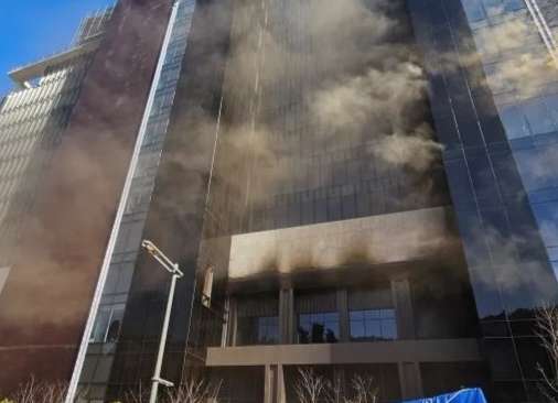 दक्षिण कोरियाको एक निर्माणाधीन होटलमा आगलागी, छ जनाको मृत्यु…..