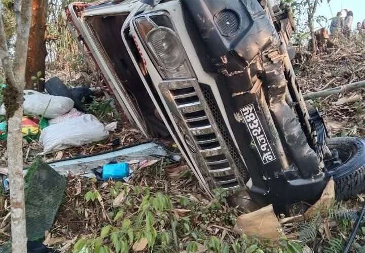 ताप्लेजुङबाट झापा आउँदै गरेको बोलेरो दुर्घटना, ५ जना घाइते…