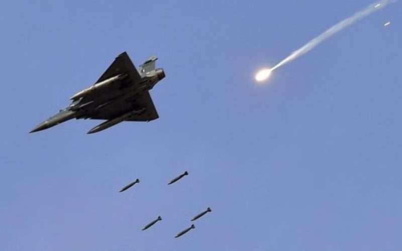 काश्मीरको बिभिन्न स्थानमा हवाई आक्रमण