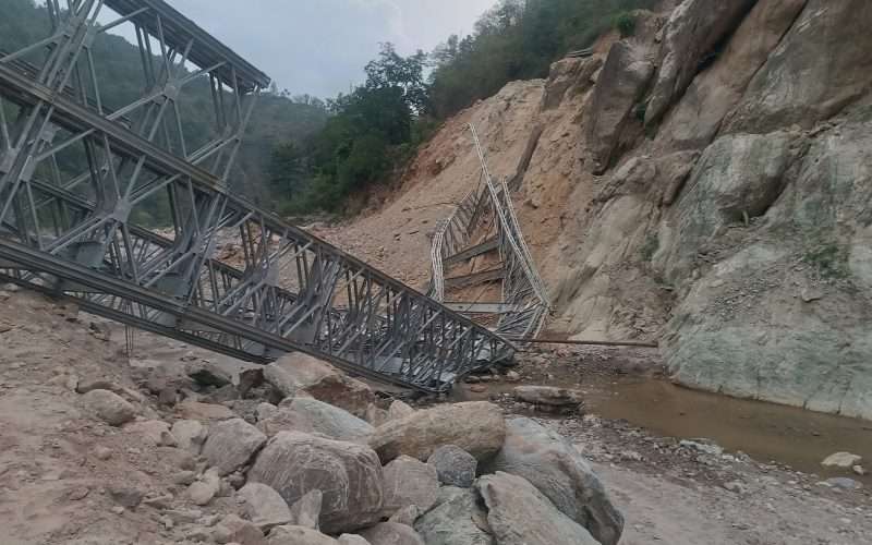 निर्माणाधीन बेलिब्रिज भाँचिँदा घाइते तीन मजदुरको उपचारको क्रममा मृत्यु
