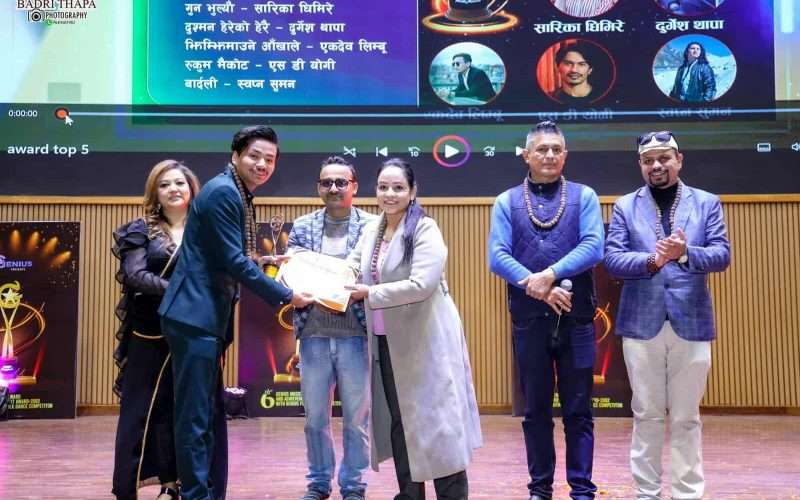 छैटौँ जीनियस“बेस्ट डेब्यु मोडल”को अवार्ड मुकेश गुरुङलाई