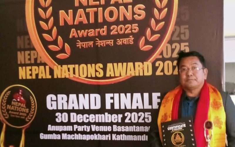 नेपाल नेसन्स अवार्ड २०२५ को नेपाली चलचित्र गायन तर्फ उत्कृष्ट पुरुष गायक अवार्ड बाट गायक रघुन गुरुङ सम्मानित