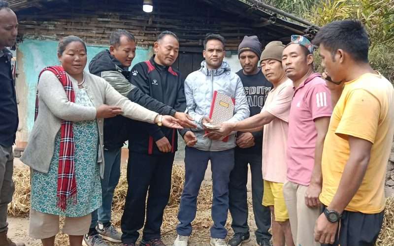 फाल्गुनन्द ग्रीन पिस क्लबद्वारा विपन्न बिरामीलाई आर्थिक सहयोग