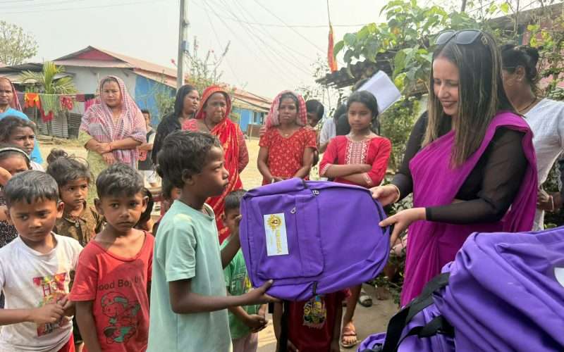 जन्मदिनमा विपन्न बालबालिकालाई स्कूल ब्याग वितरण