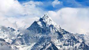 वसन्तकालीन आरोहण सिजनमा सगरमाथा शिखरमा पुग्ने आराेहीकाे सङ्ख्या ९०० नाघ्याे